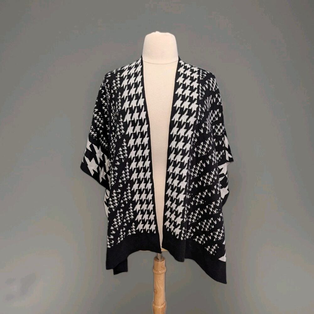 Chico's Houndstooth Black White Sweater Poncho Cape Reversible